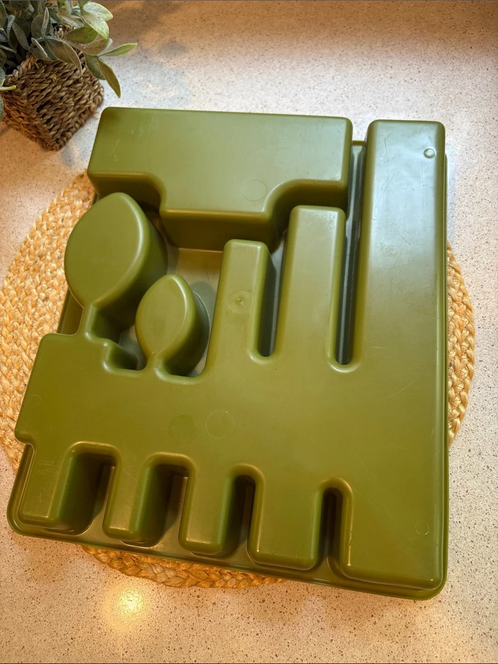 Vintage Avocado Green Rubbermaid Utensil Holder/Tray/Drawer Organizer